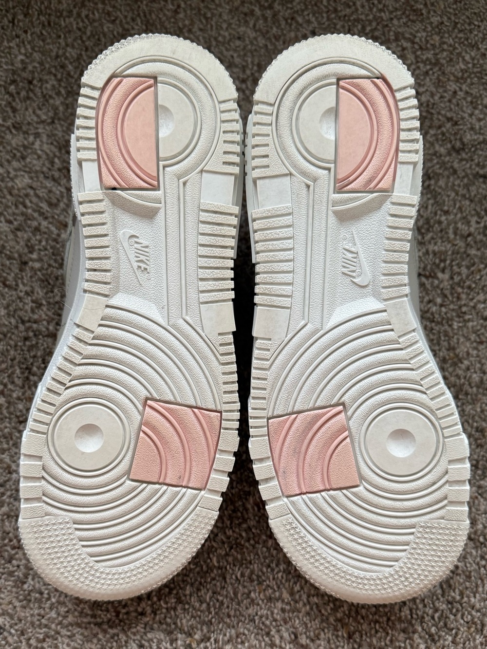 Women’s Casual Low-Top Sneakers in Light Sage and Light Pink - Picture 5 of 12